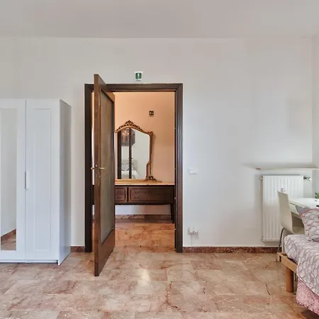 Guest house Arish Downtown Venice